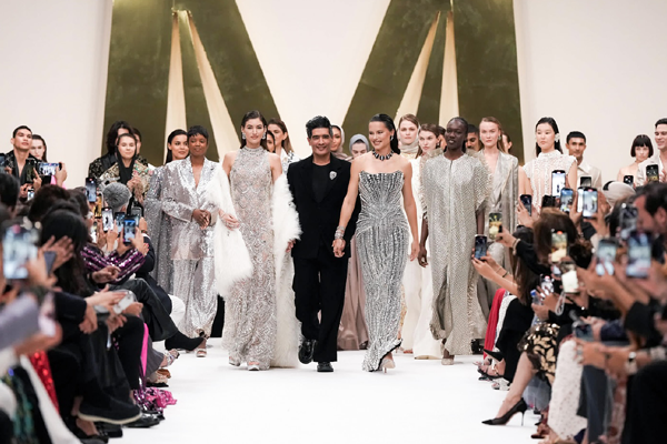 Supermodel Adriana Lima walks for Manish Malhotra
